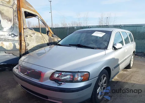 2002 Volvo V70 2.4 z USA, uszkodzony, nr VIN YV1SW61R221197073